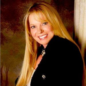 Meet your Posher, Denise